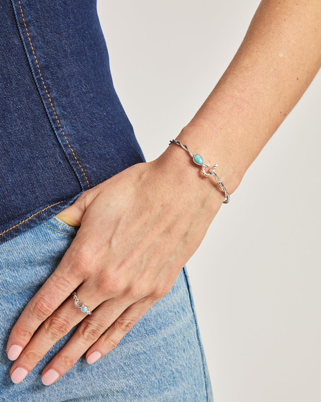 St. John Twisted Hook Bracelet with Teardrop Stone, 3mm - Larimar