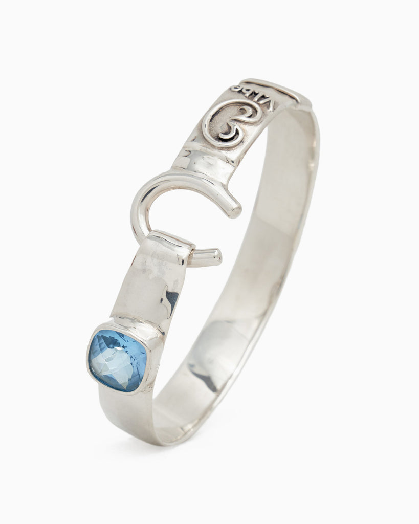 The Hook Bracelet with Stone, 10mm - Hampton Blue Topaz