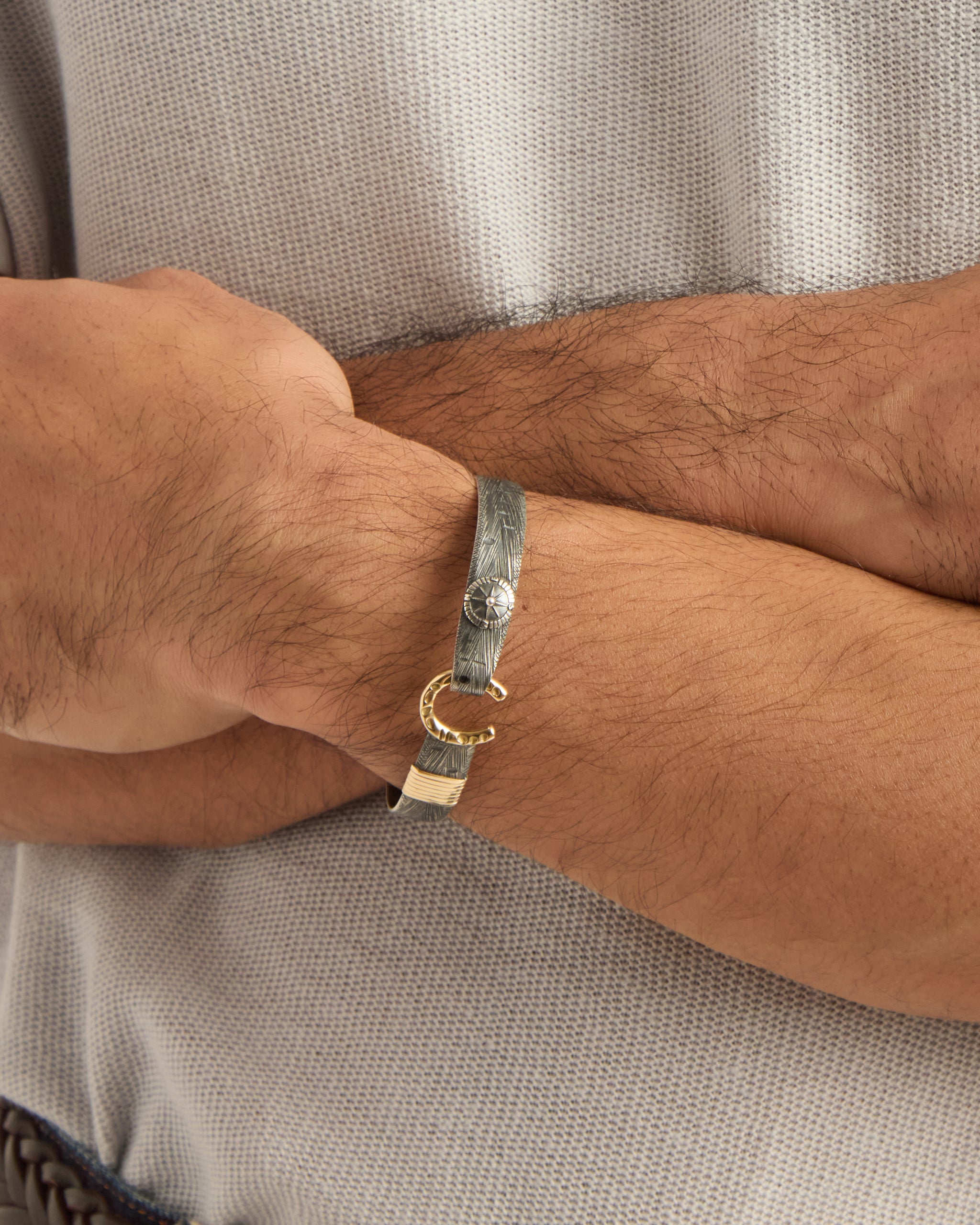 Marine Texture Hook Bracelet with Compass, 10mm