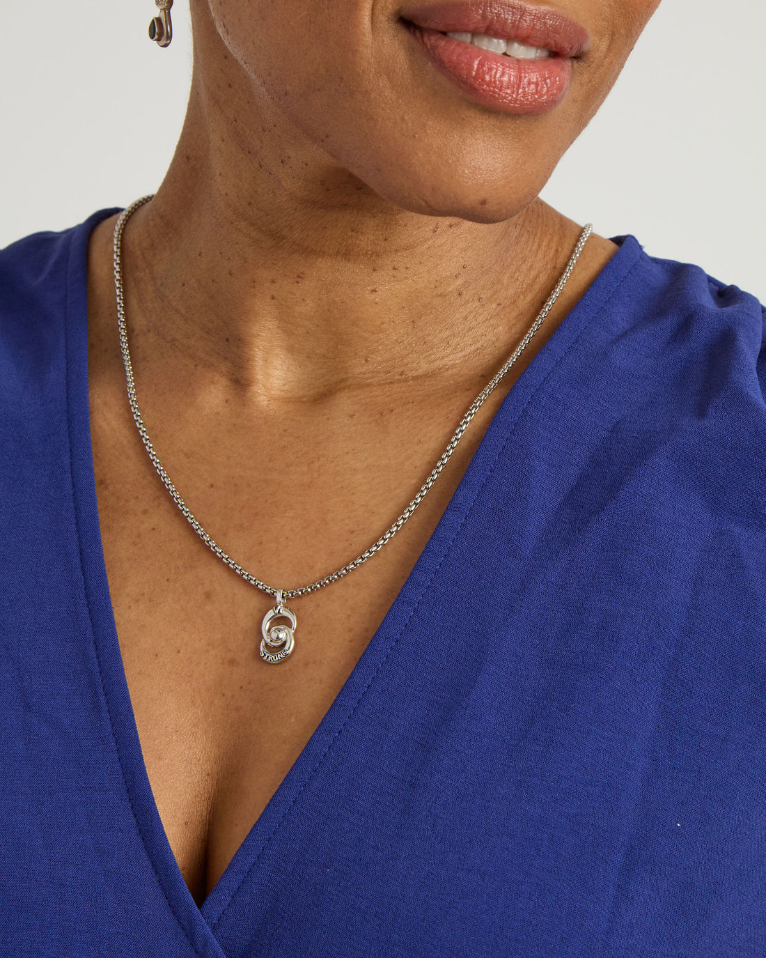 VI Strong Pendant - Silver Dot